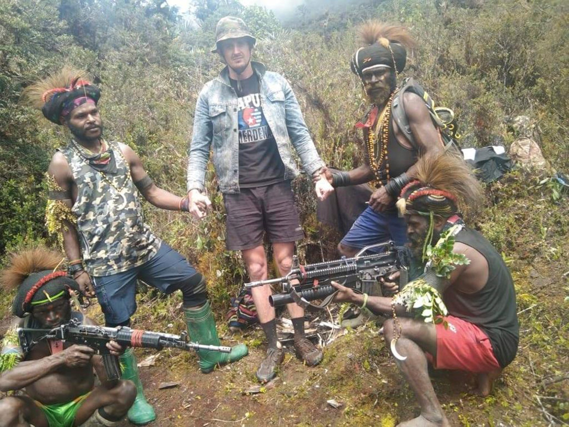 New Zealand Pilot Phillip Mehrtens Freed By Papua Rebels After 19 Months