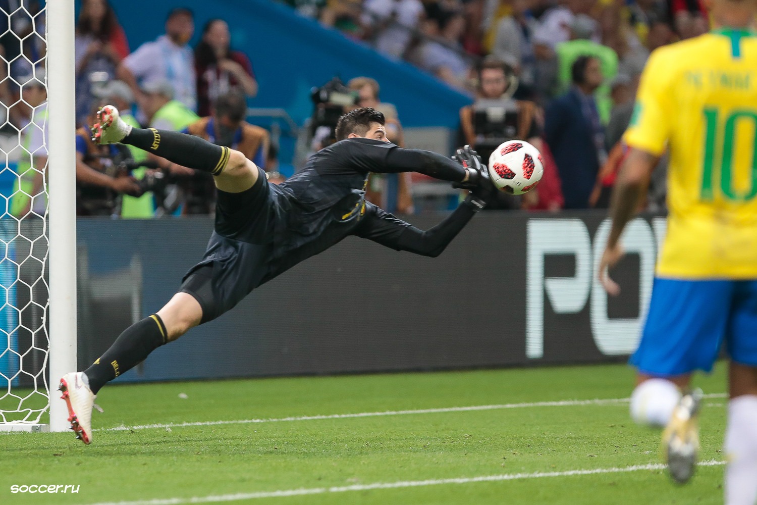 Santi Canizares: ‘Thibaut Courtois is the Maradona, Messi, Cristiano of goalkeeping’