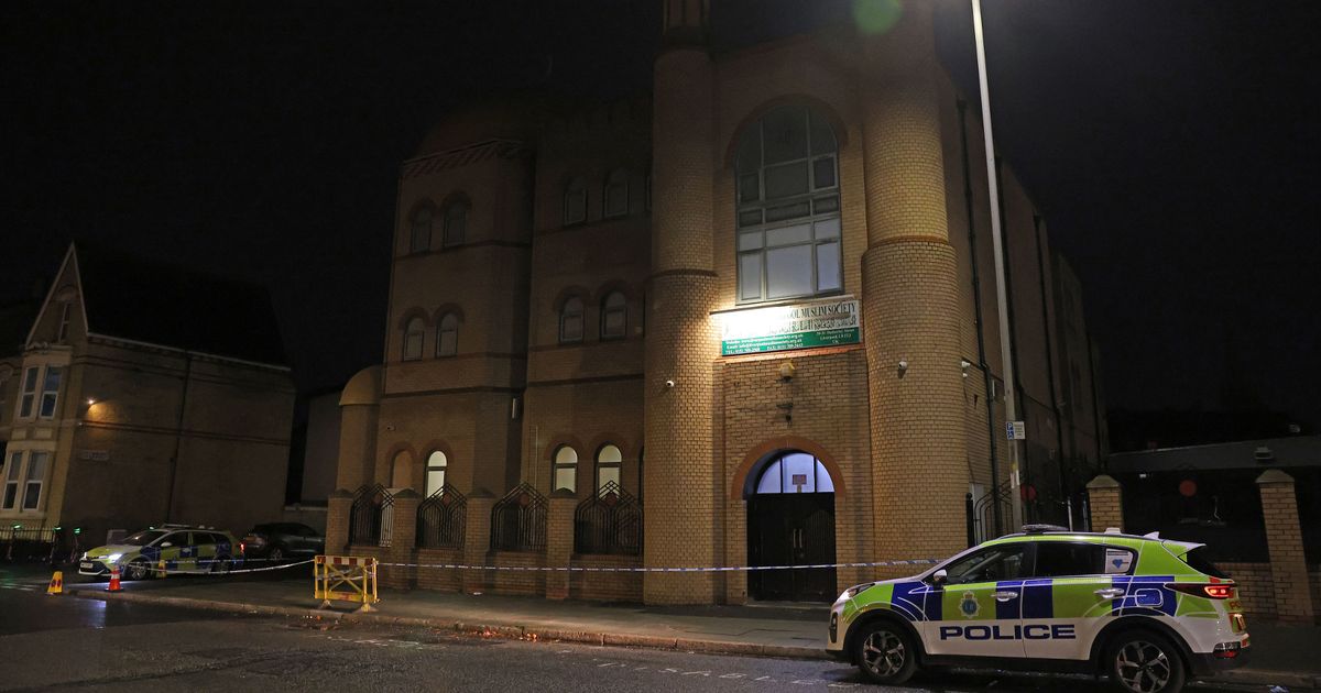 Man ‘ran at two men and pulled out gun’ outside mosque