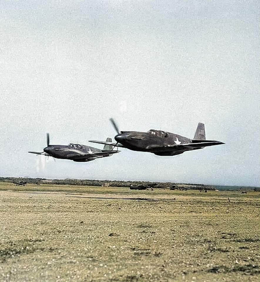 Pair of early P-51 Mustangs skimming over the North African desert 1942. [Photo]