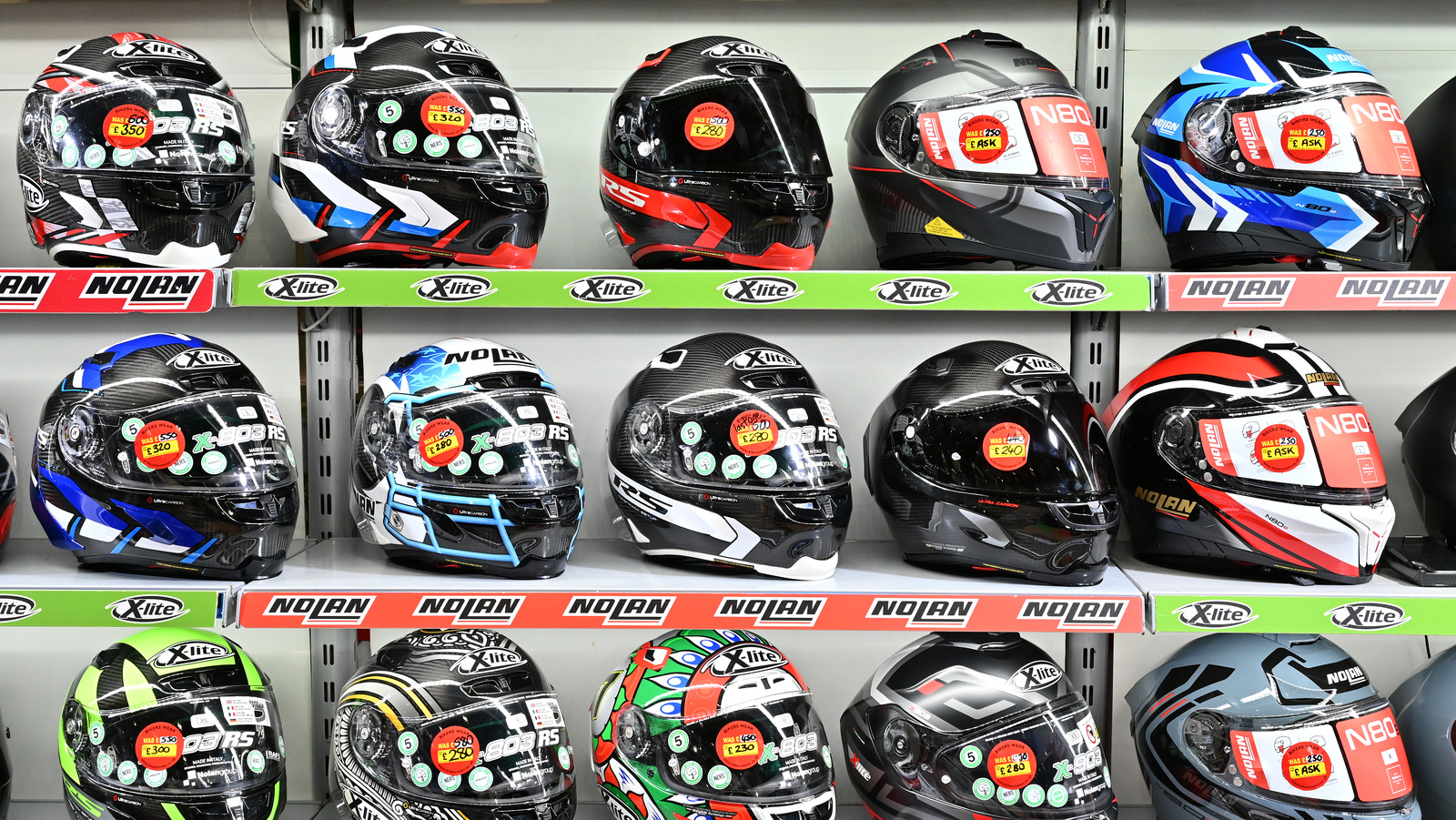 7 Ways To Customize Your Motorcycle Helmet Without Ruining It (Legal Ways)