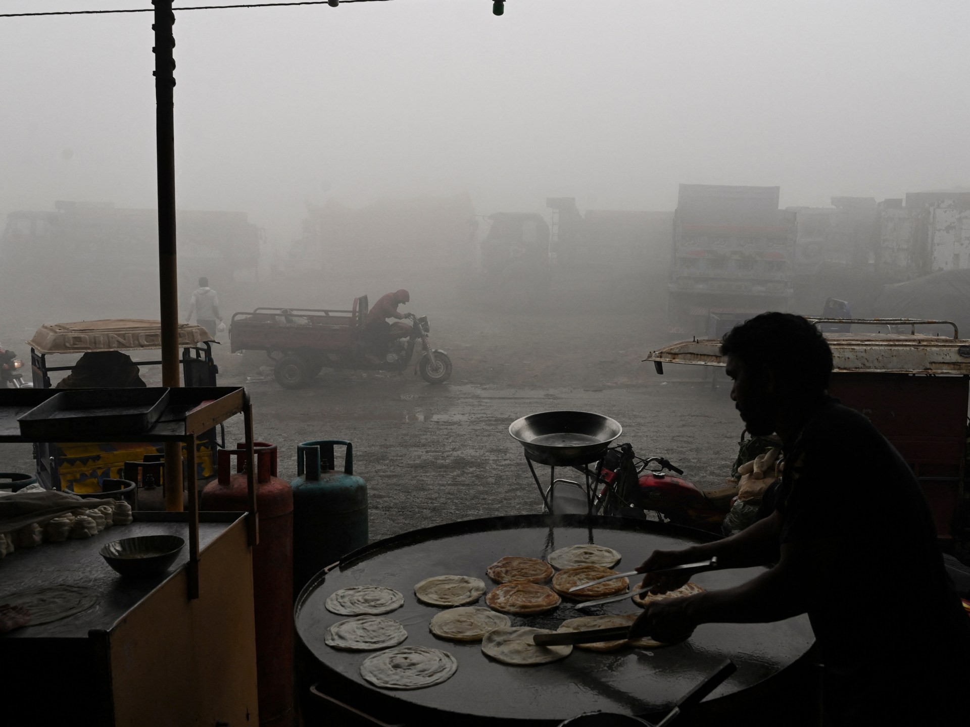 Schools To Close As Air Pollution Hits Record High In Pakistan’s Lahore