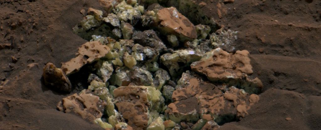 Curiosity Cracked Open a Rock on Mars And Found a Big Surprise : ScienceAlert