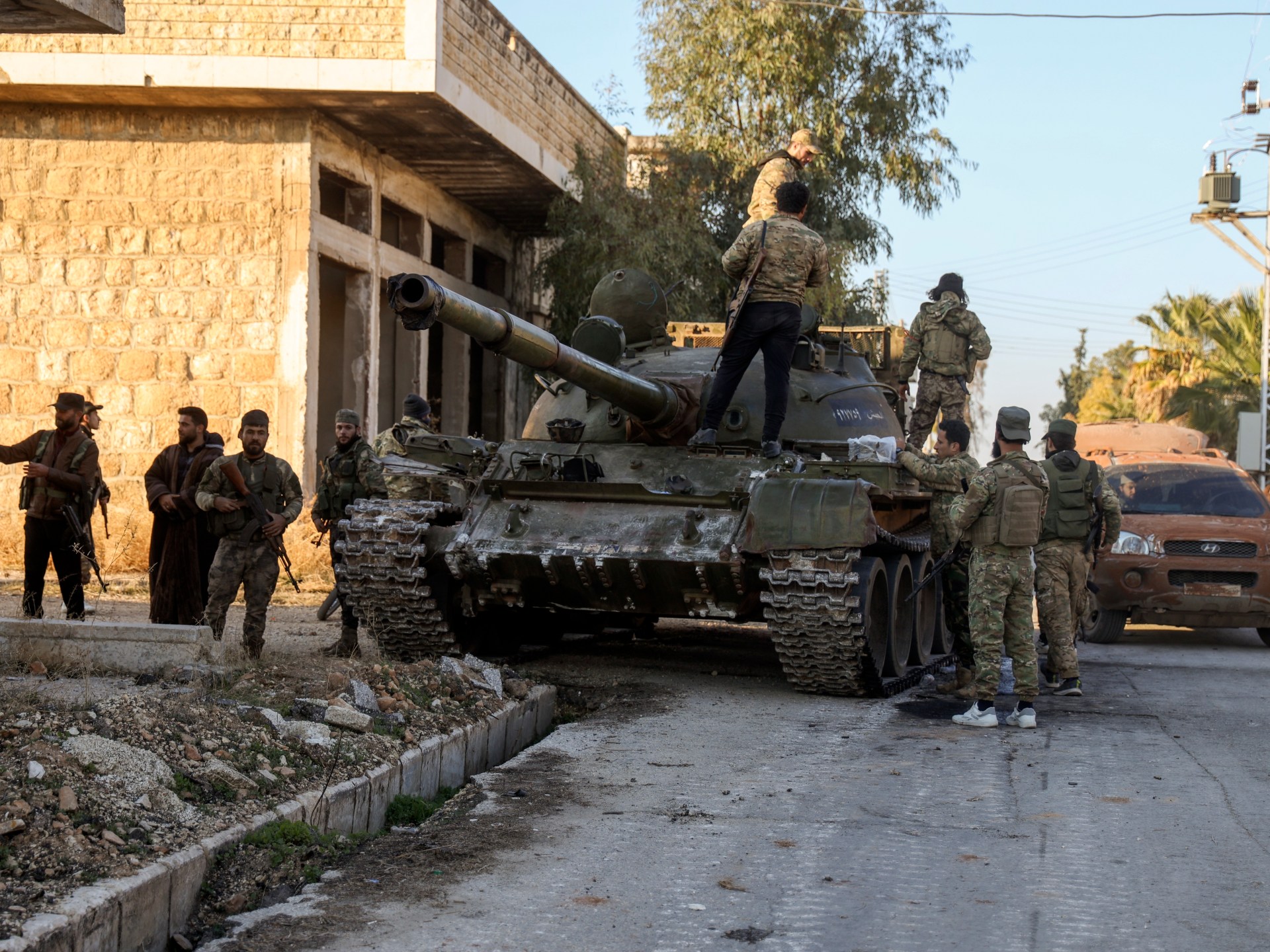 Syrian Rebels Push Towards Hama As Government Forces Launch Counterattacks