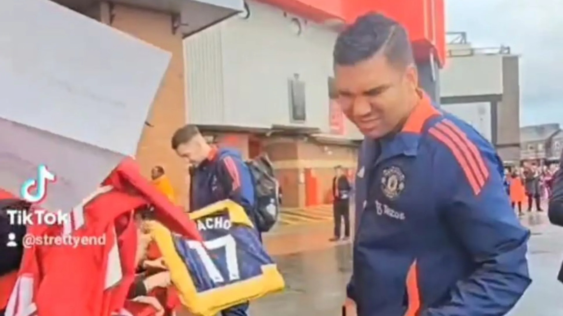 Casemiro signs Garnacho shirt outside Old Trafford and his reaction was perfect