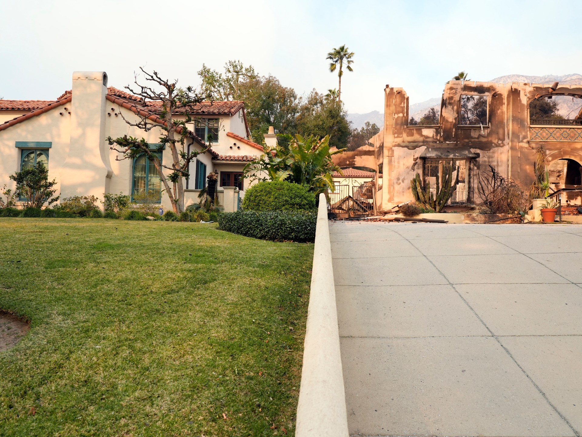 In Scorched Neighborhoods, A Few Los Angeles Homes Stand Untouched