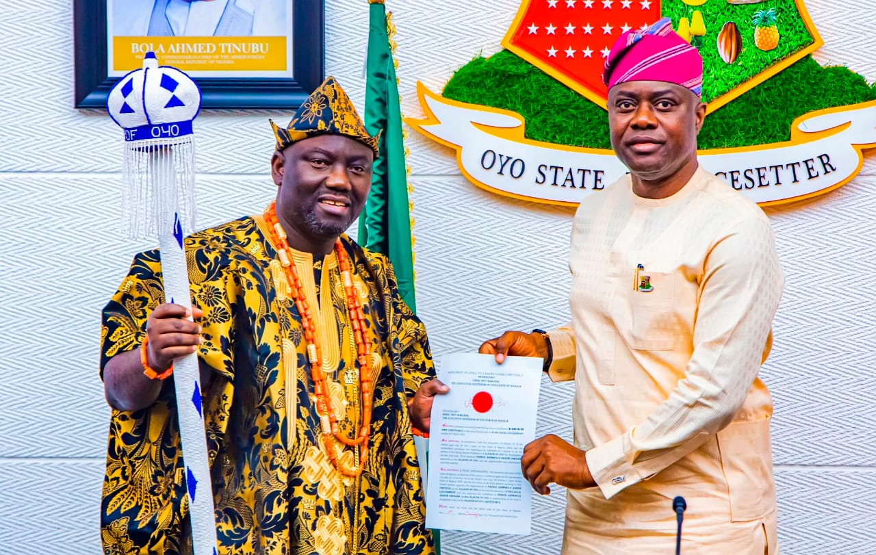 Makinde presents Staff of Office to Owoade as new Alaafin of Oyo — National Accord Newspaper