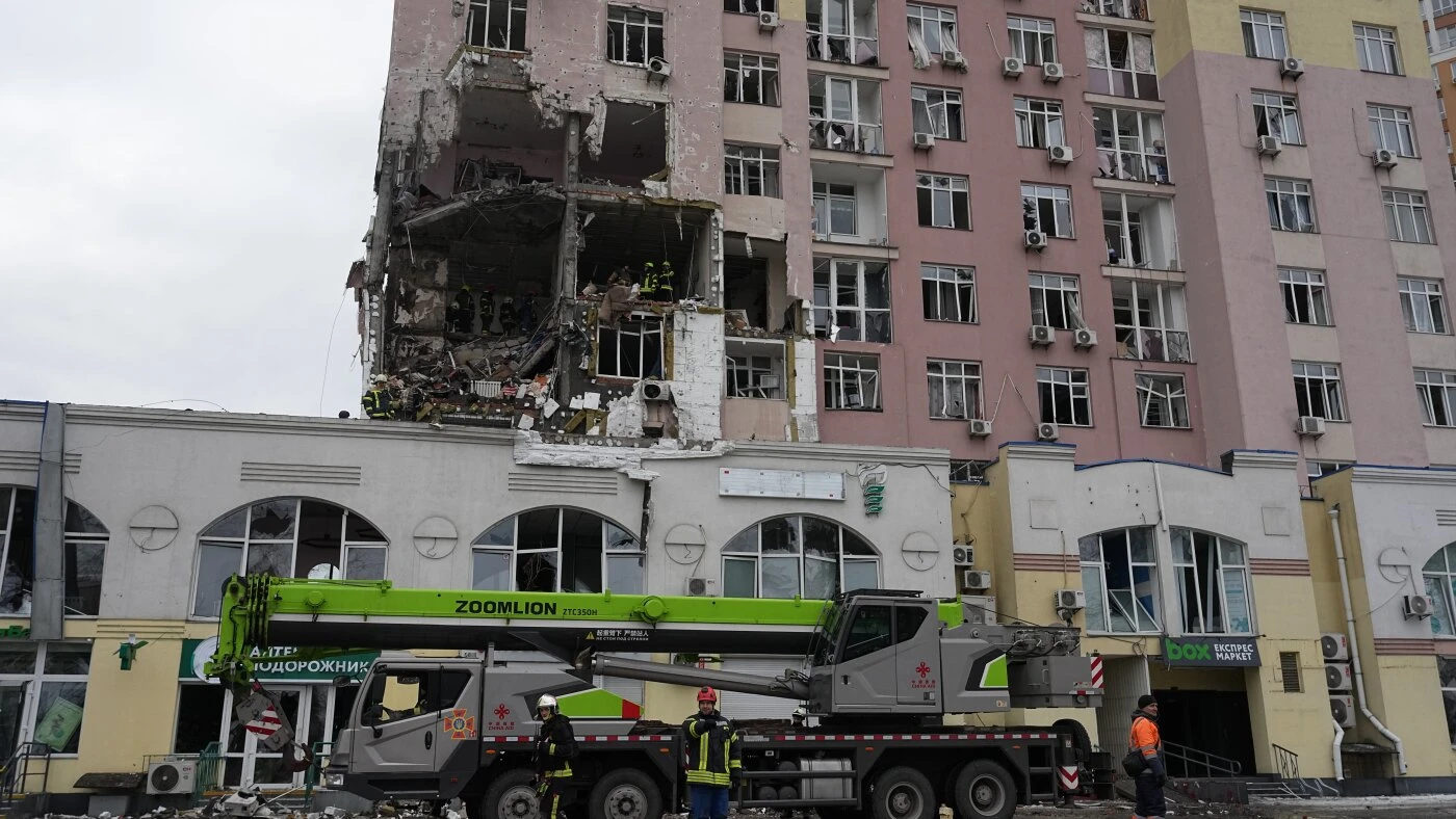 Russia attacks Kyiv, killing 1 ahead of Ukraine-US talks : NPR