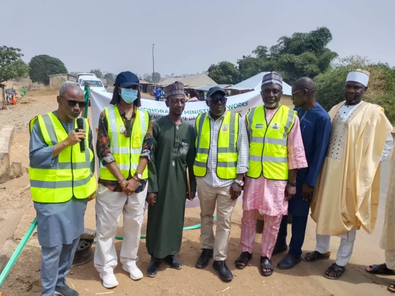 FG Inspects Major Road Projects In Niger, Assures Meeting Deadline