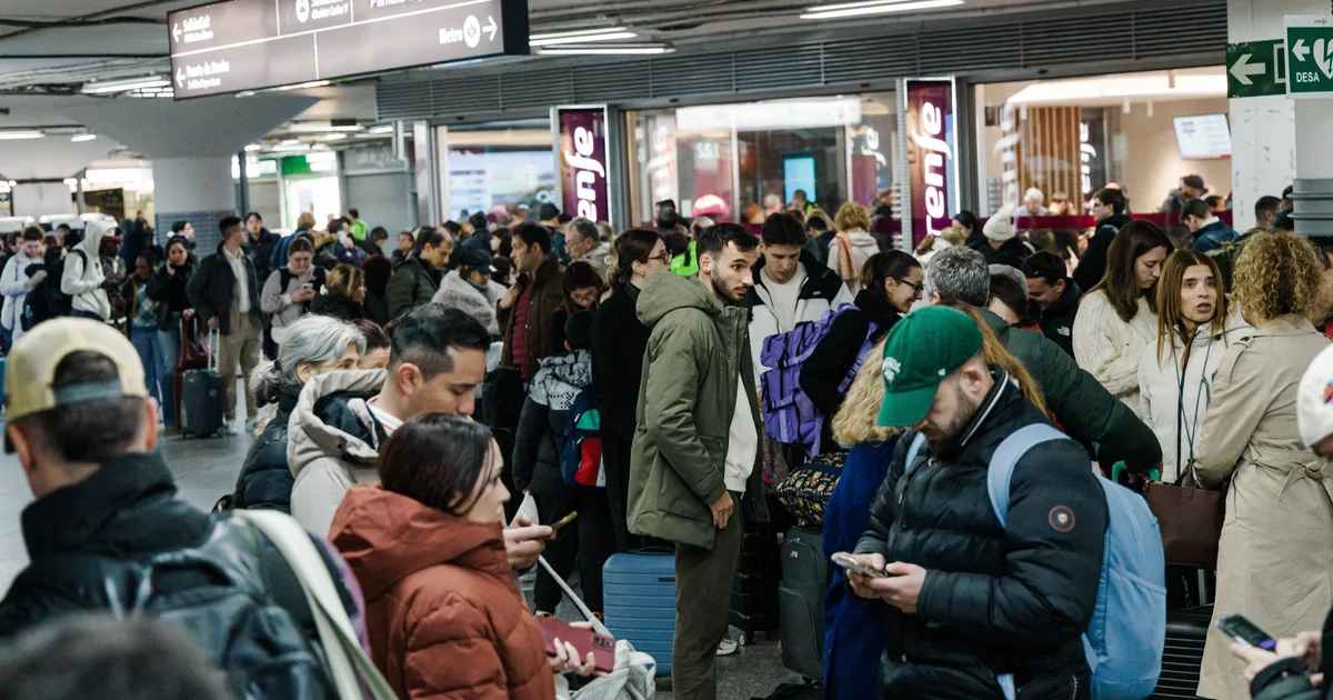 High-speed train derailment kills at least 39 in Spain, police say