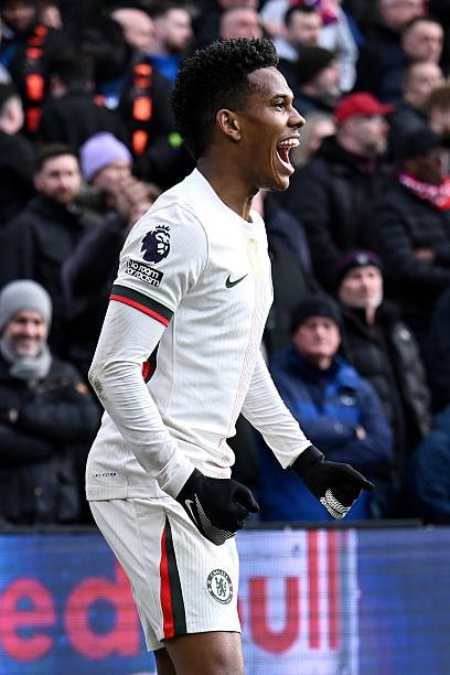 Liam Rosenior should do what Enzo Maresca refused to do with Estevao Willian