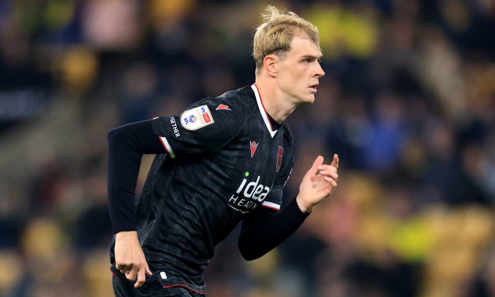 Toby Collyer completes loan move from Manchester United to Hull City