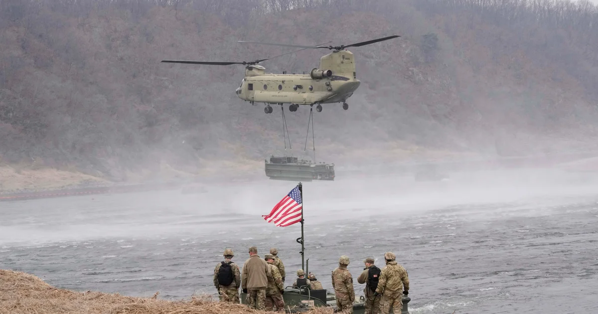 Chinook pilot who helped plan Venezuelan operation wounded during Caracas mission to capture Maduro, sources say