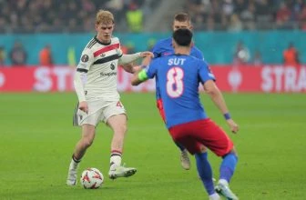 Hull City in talks with Man United over loan move for Toby Collyer