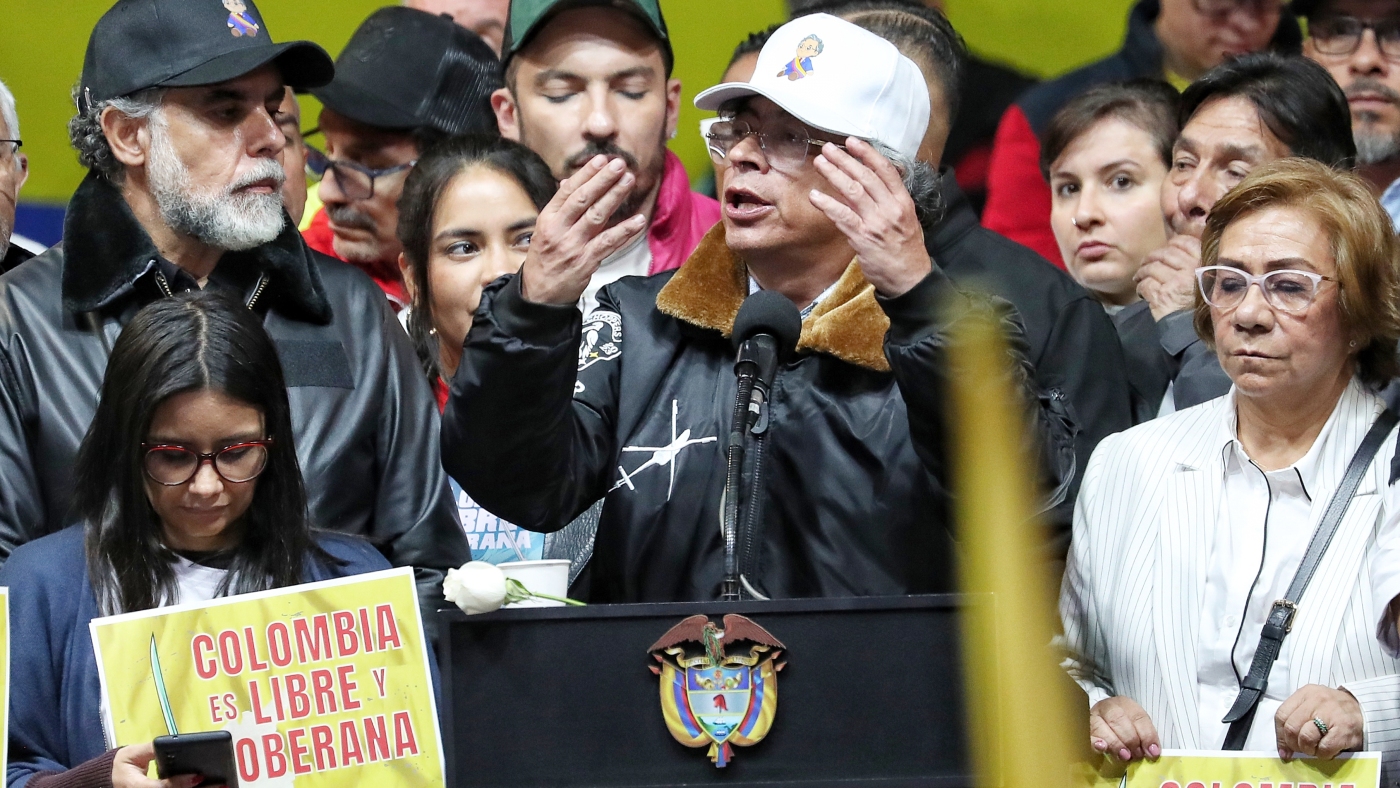 Trump invites Colombian president to White House after threatening his country with military strike : NPR