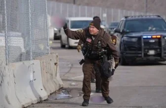 Anti-ICE agitators arrested after chaos erupts near Minnesota federal building