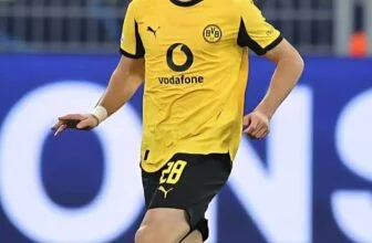 Chelsea have confirmed that defender Aaron Anselmino has joined Ligue 1 side Str