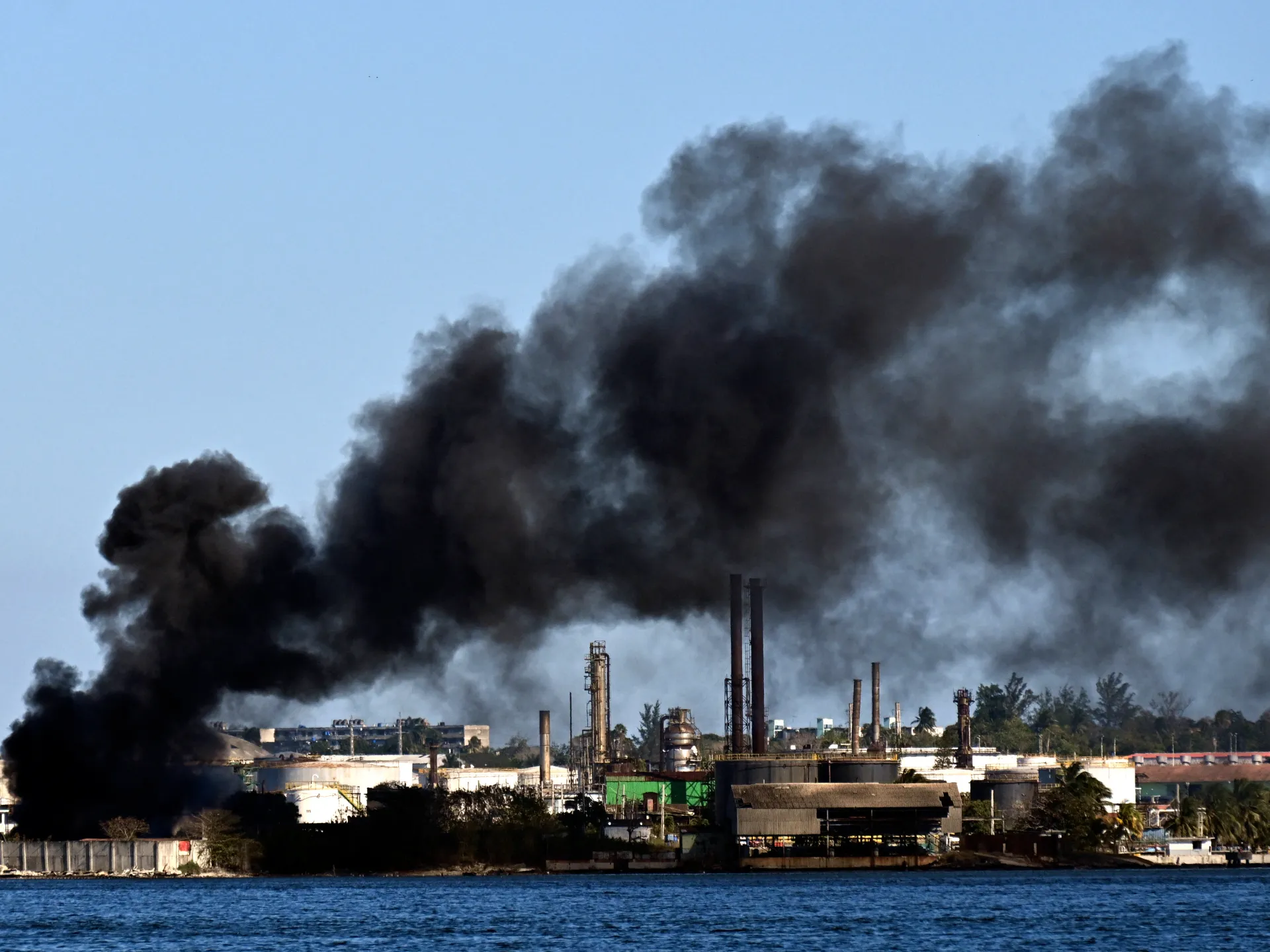 Fire at Havana oil refinery as Cuba’s fuel crisis deepens | Humanitarian Crises News