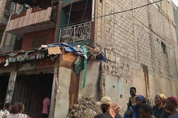 Fire destroys 3-storey building, warehouses at Ejalonibu market in Lagos 1 Fire destroys 3-storey building, warehouses at Ejalonibu market in Lagos