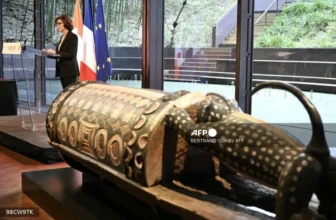 France returns colonial-era talking drum to Ivory Coast
