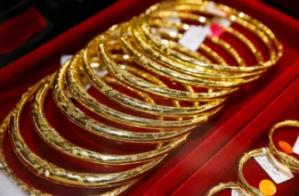 Gold Ticks Up on Safe‑haven Bids; Markets Eye US-Iran Talks