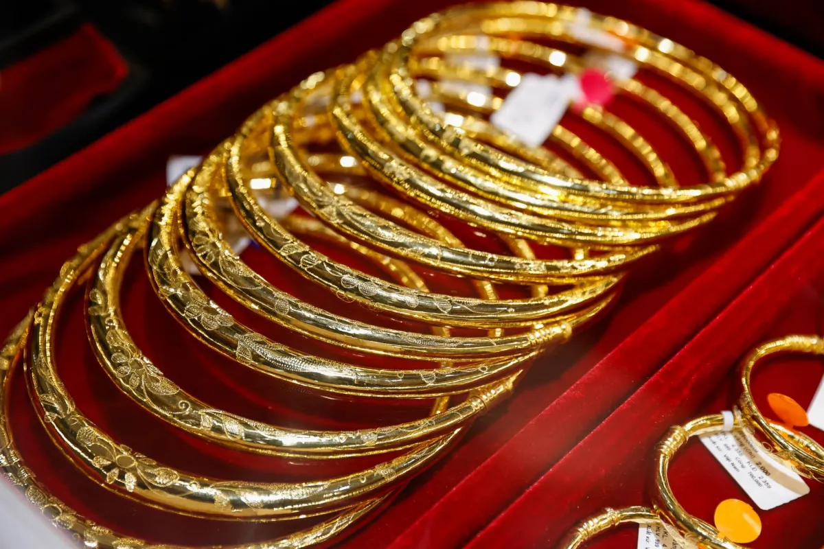 Gold Ticks Up on Safe‑haven Bids; Markets Eye US-Iran Talks 1 Gold Ticks Up on Safe‑haven Bids; Markets Eye US-Iran Talks