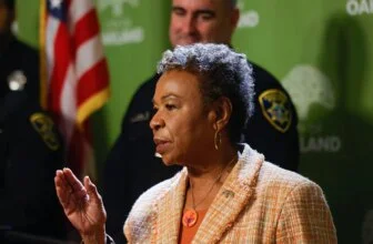 Oakland mayor's SUV stolen from City Hall parking lot, suspect arrested: police