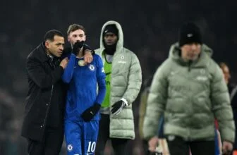 Cole Palmer in conversation with Liam Rosenior.