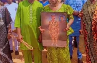 Family, colleagues pay tributes as NAN DEIC buries father