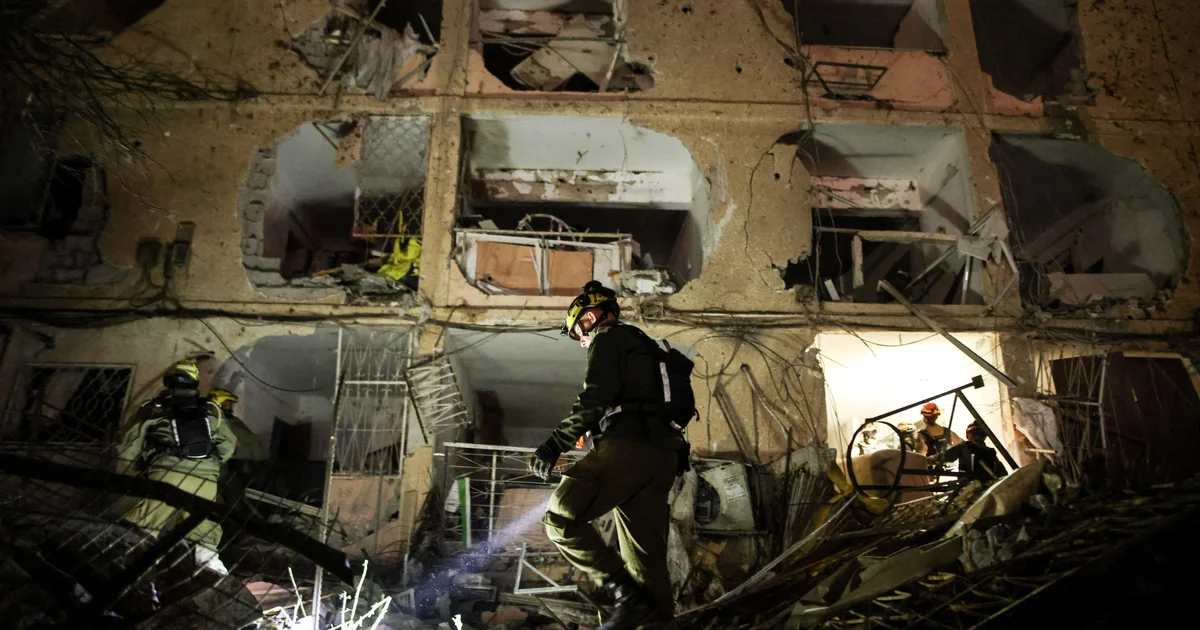 More than 100 wounded in Iranian strikes on Israel, Trump threatens to "obliterate" Iran's power plants