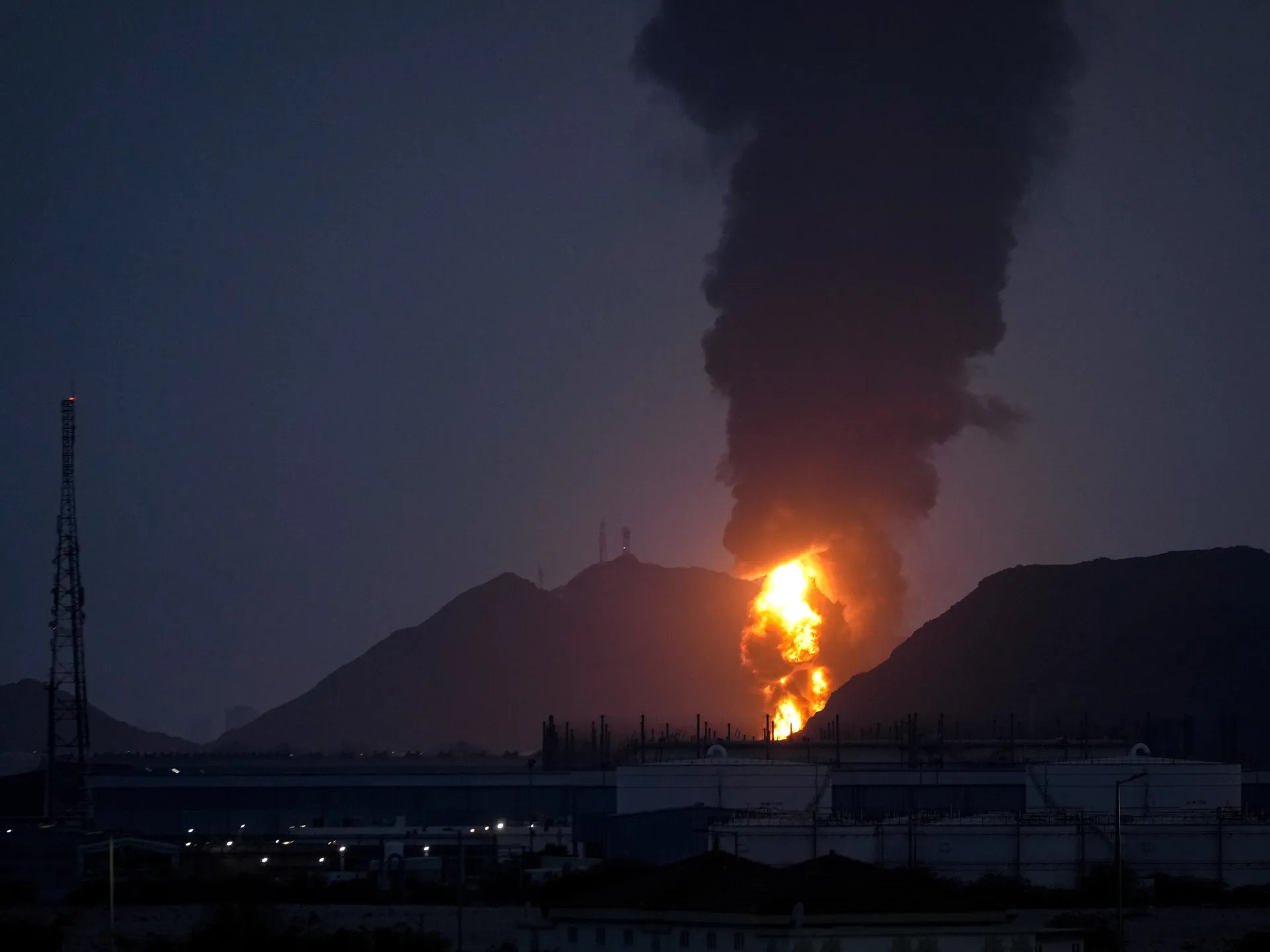 UAE tennis tournament suspended after drone interception sparks fire | Israel-Iran conflict News 2 UAE tennis tournament suspended after drone interception sparks fire | Israel-Iran conflict News