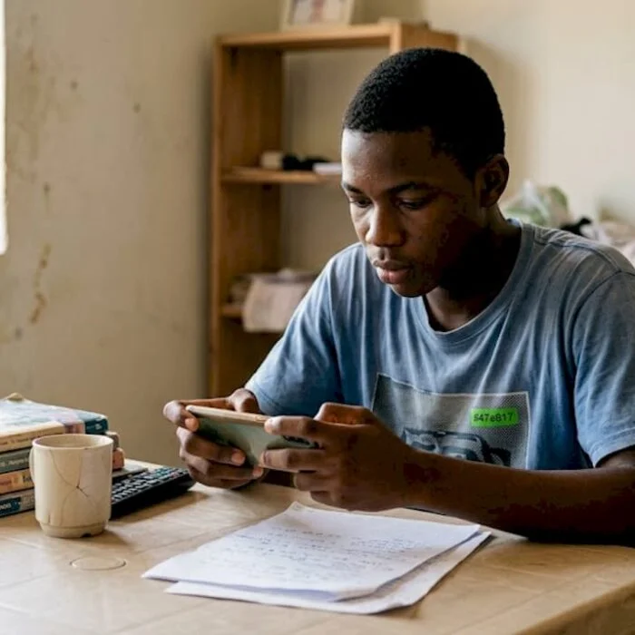 Nigerian youth using phone for learning