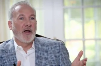 Peter Schiff Claims Vindication as Bitcoin Falls 30% Since 2025 Sell Call