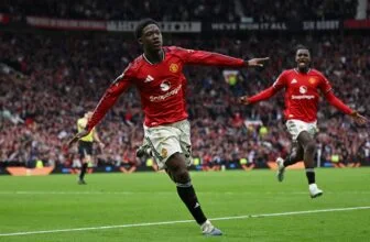 Manchester United v Liverpool LIVE: Premier League latest score and goal updates as rivals clash at Old Trafford