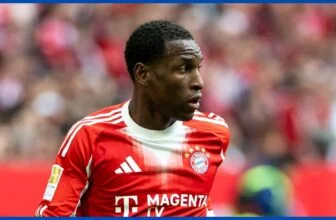 Nicolas Jackson playing for Bayern Munich.