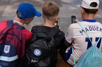 Australia plans to strengthen laws banning children from social media : NPR