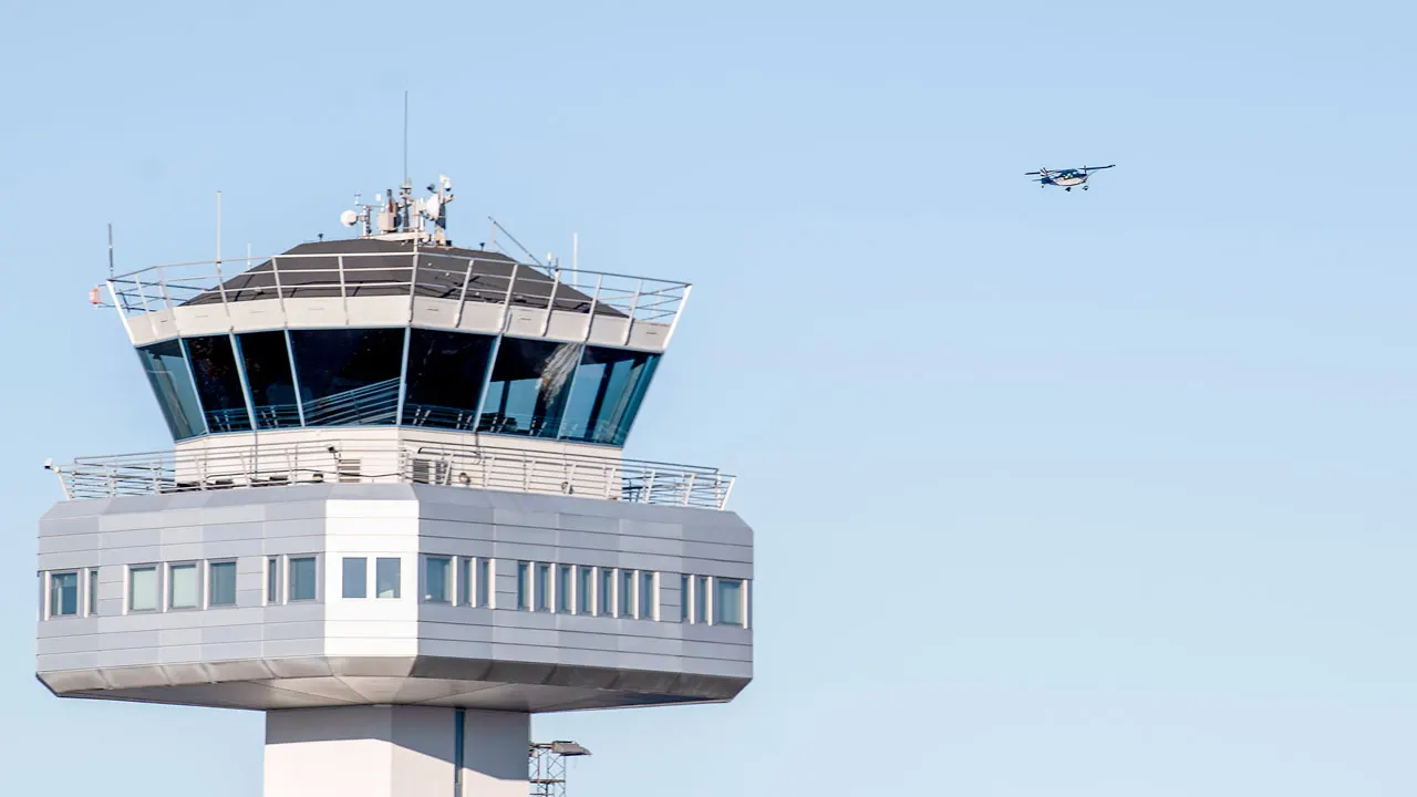 JetBlue pilot reports drone collision on approach to JFK in audio recording