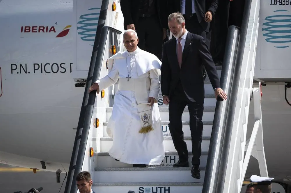 Pope’s Plane in Spain Delayed by Technical Glitch