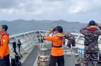 Five people rescued after Indonesia boat sinks, at least 20 still missing | News