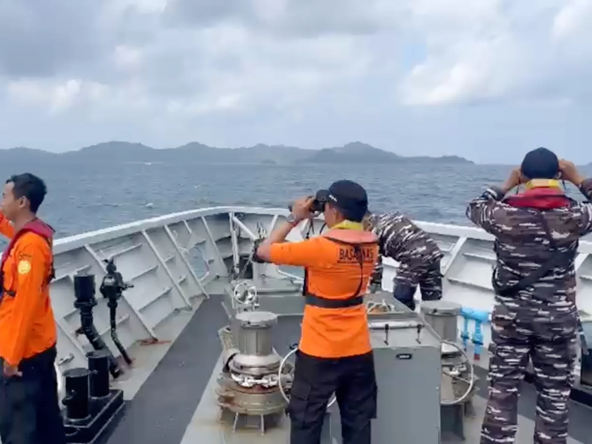 Five people rescued after Indonesia boat sinks, at least 20 still missing | News 1 Five people rescued after Indonesia boat sinks, at least 20 still missing | News