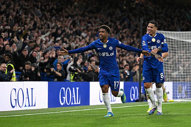 Man United considering move for Chelsea midfielder Andrey Santos