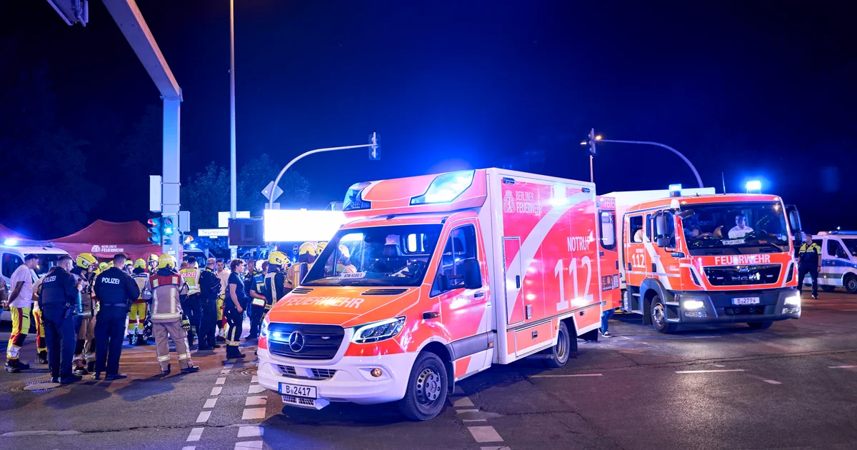 Vehicle crashes into crowd at Berlin's LGBTQ+ Pride parade, killing at least 1 person 2 Vehicle crashes into crowd at Berlin's LGBTQ+ Pride parade, killing at least 1 person