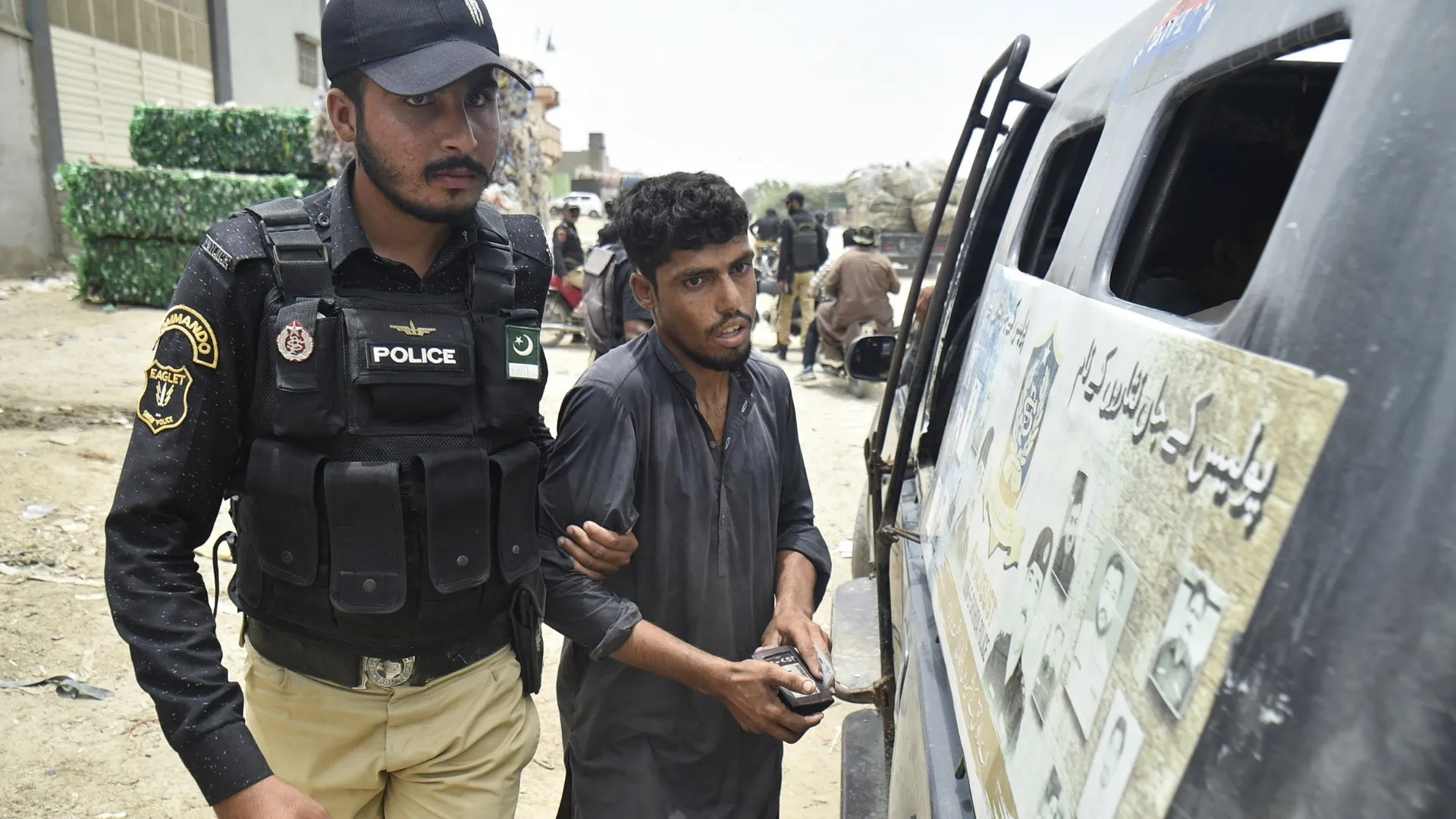 What’s behind Pakistan’s mass deportation of Afghans? | Refugees News 1 What’s behind Pakistan’s mass deportation of Afghans? | Refugees News