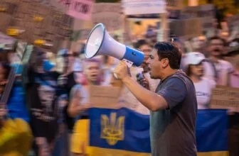 Zelenskyy replaces Ukraine's top general after days of protests