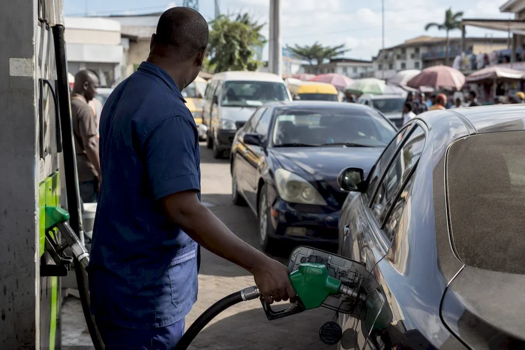Fuel pump nozzle refueling vehicle