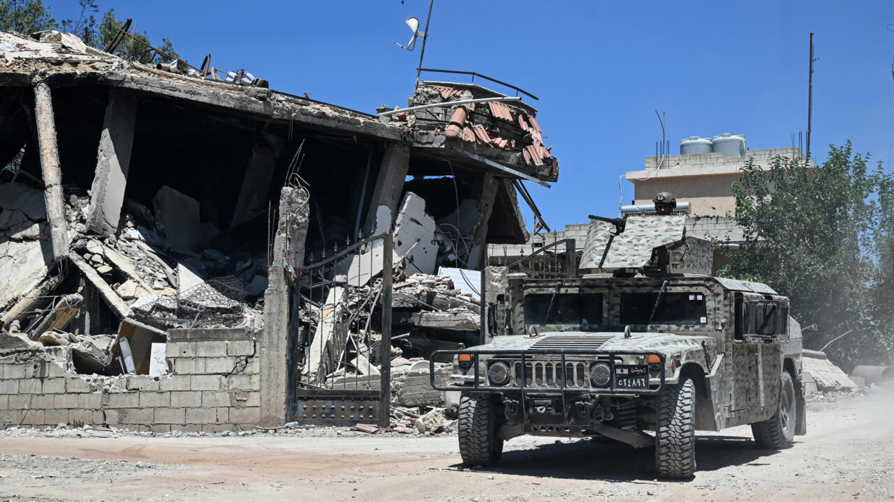 Israeli troops infiltrate Lebanese army-held village and build roadblock, mayor says 1 Israeli troops infiltrate Lebanese army-held village and build roadblock, mayor says