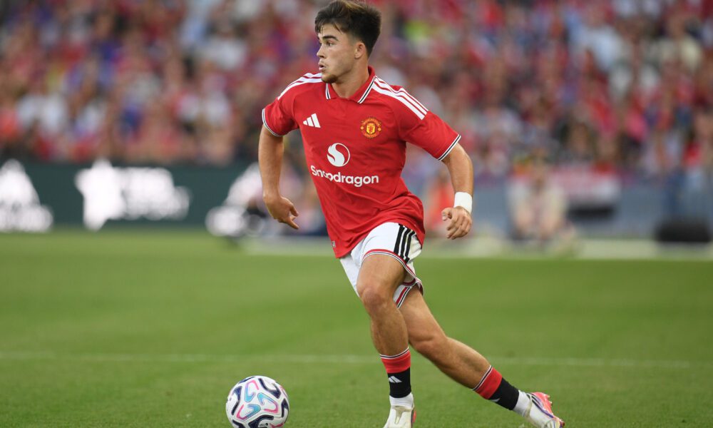 Man United Transfers Latest: Zirkzee mystery, Amass exit talks & Gore joins Luton on loan