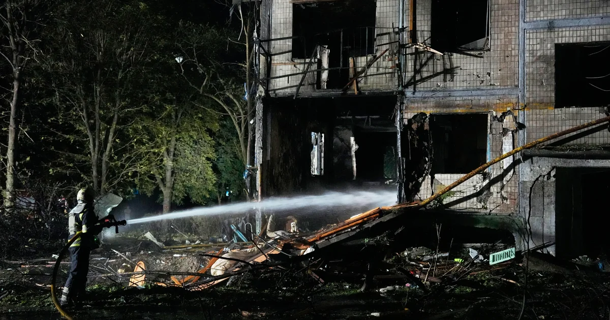Russian strikes on Kyiv kill 9, injure at least 15, officials say 1 Russian strikes on Kyiv kill 9, injure at least 15, officials say