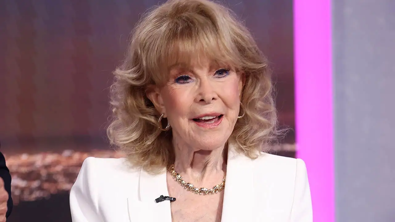 Barbara Eden abruptly cancels film festival appearance, tells fans she’s ‘okay’ 4 Barbara Eden abruptly cancels film festival appearance, tells fans she’s ‘okay’