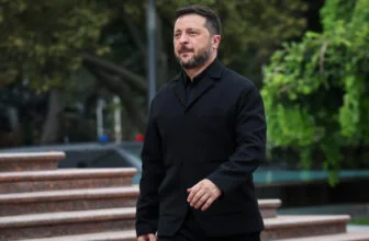 Zelensky says Ukraine ready to de-escalate if Russia halts strikes